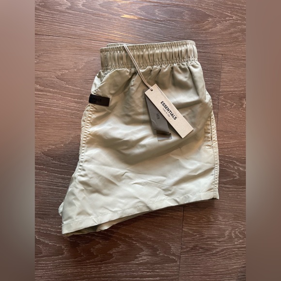 Fear of God ESSENTIALS Running Shorts Seafoam - Picture 6 of 7